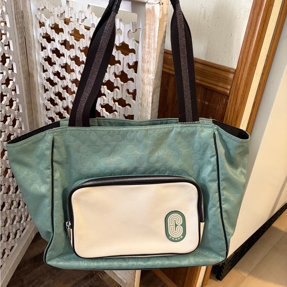 Coach handbag - Picture 1 of 3